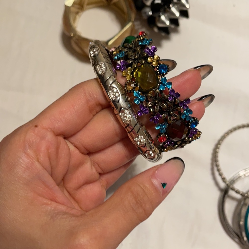 Various bangles and bracelets - Picture 5 of 5